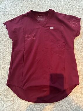 FIGS Women's Oversized V-Neck Scrub Top in Burgundy- SIZE SMALL